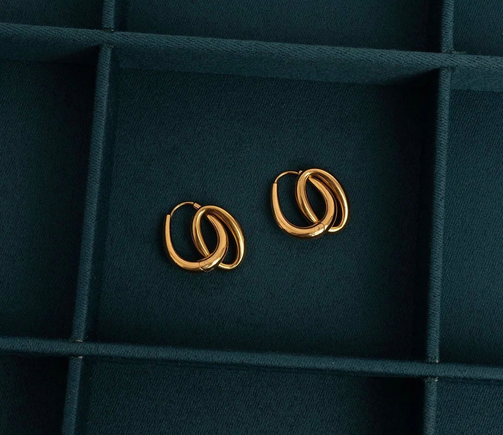 Dangle earrings