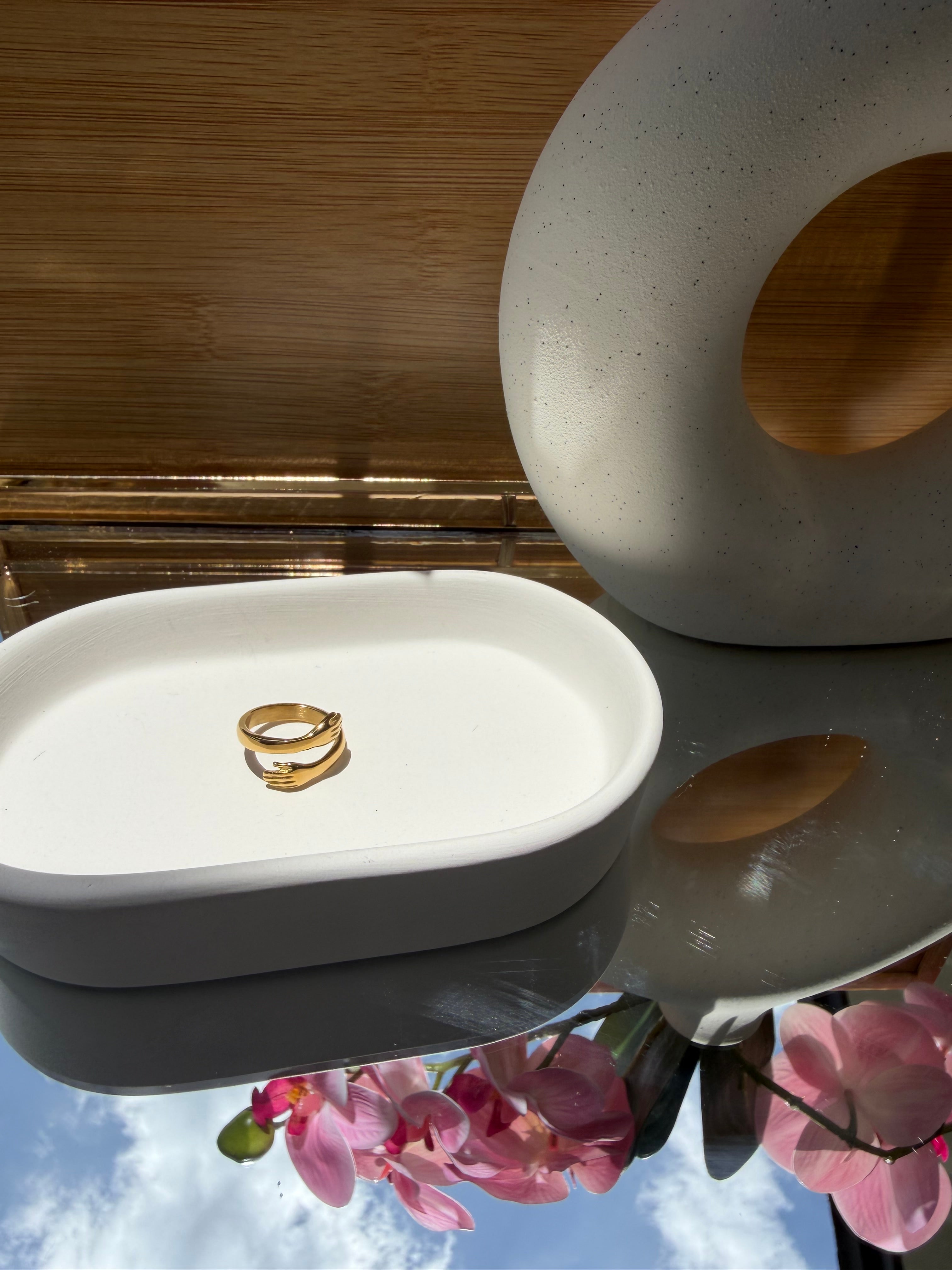 Hug Ring